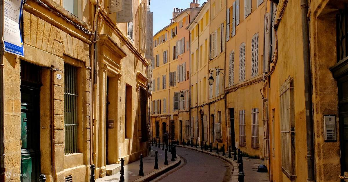 AixenProvence Historical and Gourmet Walking Tour from Avignon or Aix